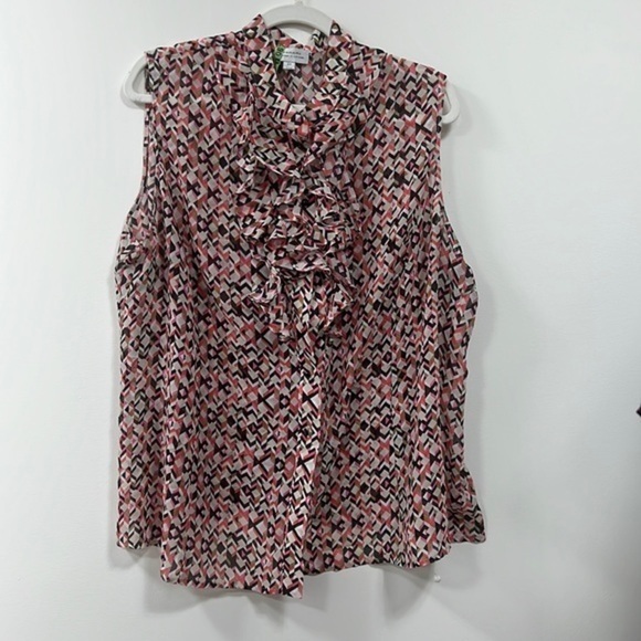Women’s size 2X Elie Tahari, sheer top one button missing - Picture 1 of 4